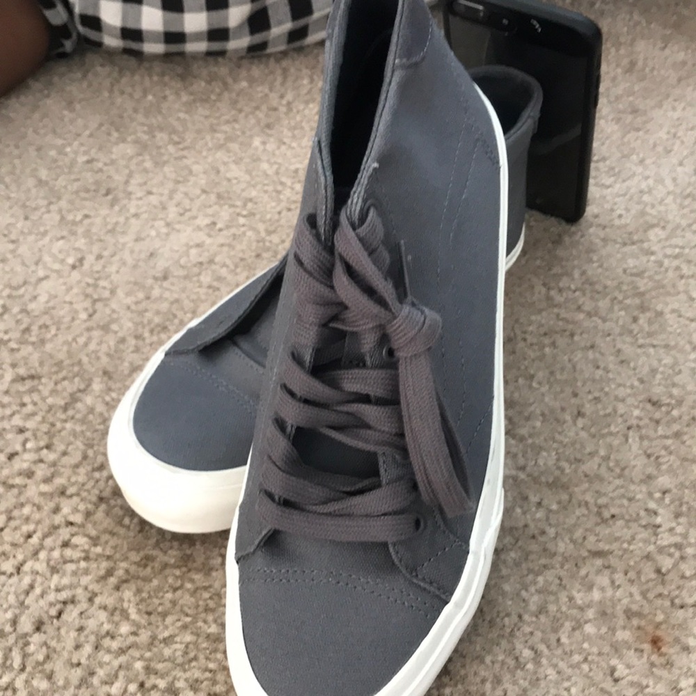Shoes gray